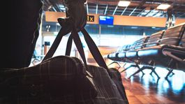 Pasažierka dostala mastnú pokutu. Dôvod? Nechala si jablko z lietadla