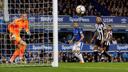 Dúbravku prekonal len Walcott. Víťazná séria Newcastlu sa skončila 