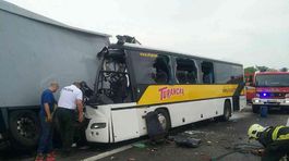 Pri nehode autobusu zomreli dvaja ľudia