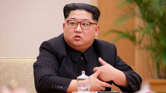 Kim hrozí zrušením historického summitu, prekáža mu vojenské cvičenie