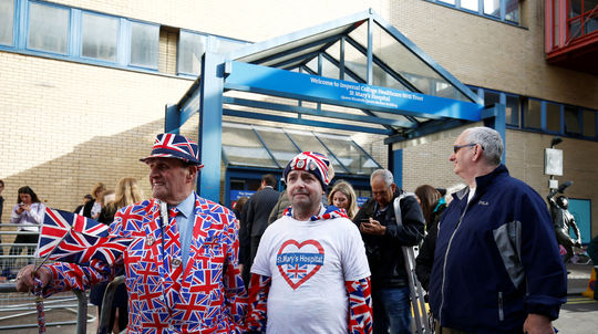 Fanúšikovia kráľovskej rodiny sa už zbiehajú...