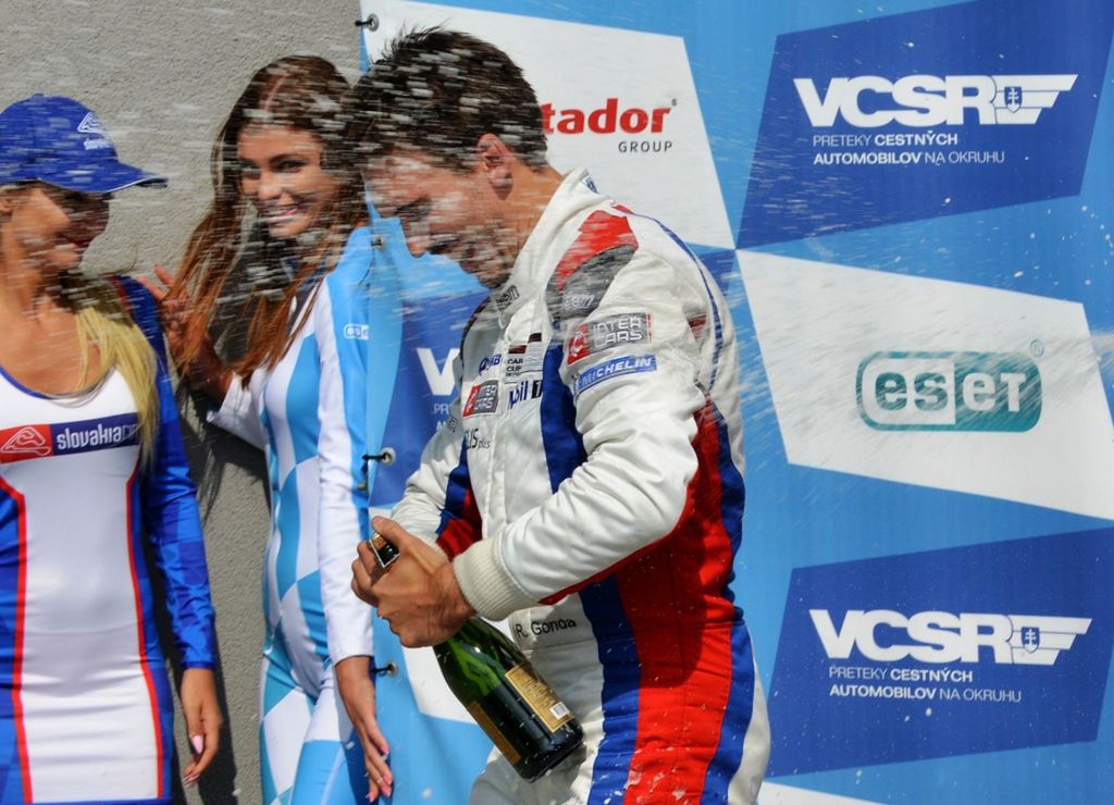 Pódiová oslava Richarda Gondu na Slovakia Ringu.