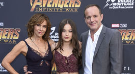 Herečka Jennifer Grey, jej manžel Clark Gregg a ich dcéra Stella Gregg.