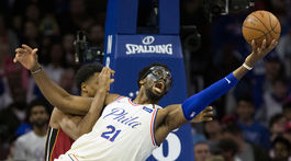 Víťazné ťaženie Philadelphie pokračuje, ďalej postúpili aj obhajcovia trofeje