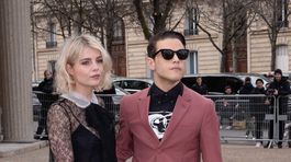 Rami Malek randí s hereckou kolegyňou Lucy Boyntonovou