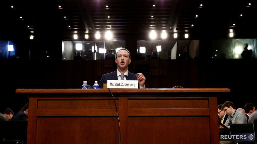 Mark Zuckerberg vysvetľoval únik informácií z...