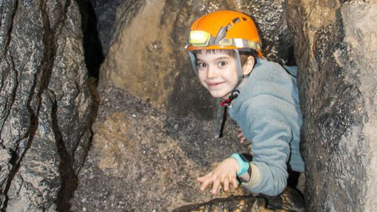 Prechod cez jaskynné „pôrodné cesty" najlepšie...
