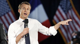 Macron: Musíme 'vysušiť' finančné pramene terorizmu