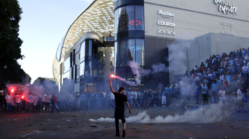 Fanúšikovia Marseille pred zápasom so Salzburgom.