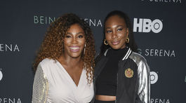 Známe sestry - tenistky Serena Williams (vľavo) a Venus Williams.