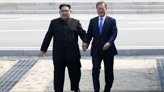 Lídri oboch Kóreí uzavreli prvé kolo historického summitu