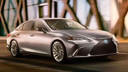 Lexus ES: Sedan GS končí. Toto je jeho nástupca. Ale s ‘predokolkou‘
