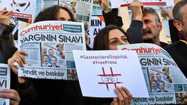 Turecko: 'Sultán' Erdogan valcuje aj slobodu