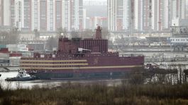 Kontroverznú ruskú plávajúcu jadrovú elektráreň spustili na more