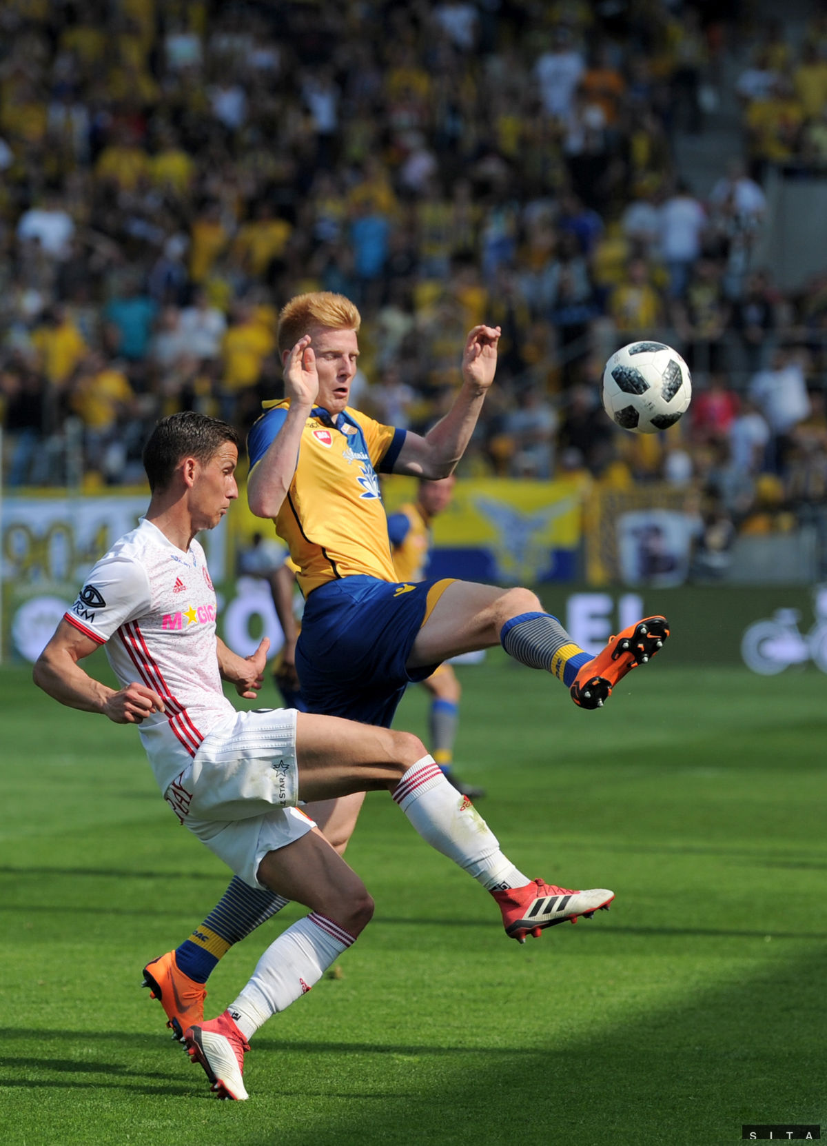 Jakub Paur z AS Trenčín a Zsolt Kalmár z FC DAC...