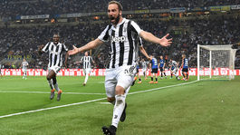 Zápas plný zvratov. Juventus otočil zápas v Miláne, Škriniar smútil