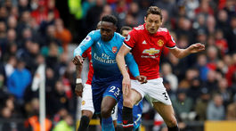 Nedeľa patrila tímom z Manchestru. O výhre nad Arsenalom rozhodol Fellaini