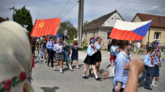 Retro oslavy 1. mája v Dojči prilákali 5-tisíc ľudí, pozrite si video