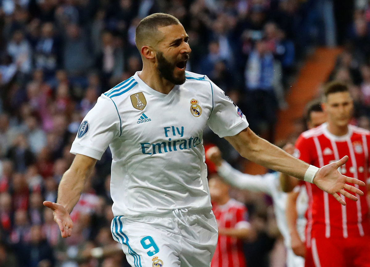 Útočník Realu Madrid Karim Benzema oslavuje...