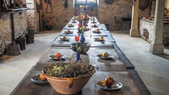 Stredoveká tabuľa na zámku Niederweiden pozýva...