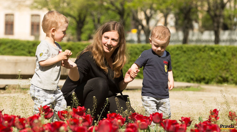 žena tulipány medická záhrada Bratislava deti