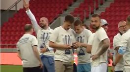 Ďalší Kmotríkov škandál. Hajloval na ihrisku?