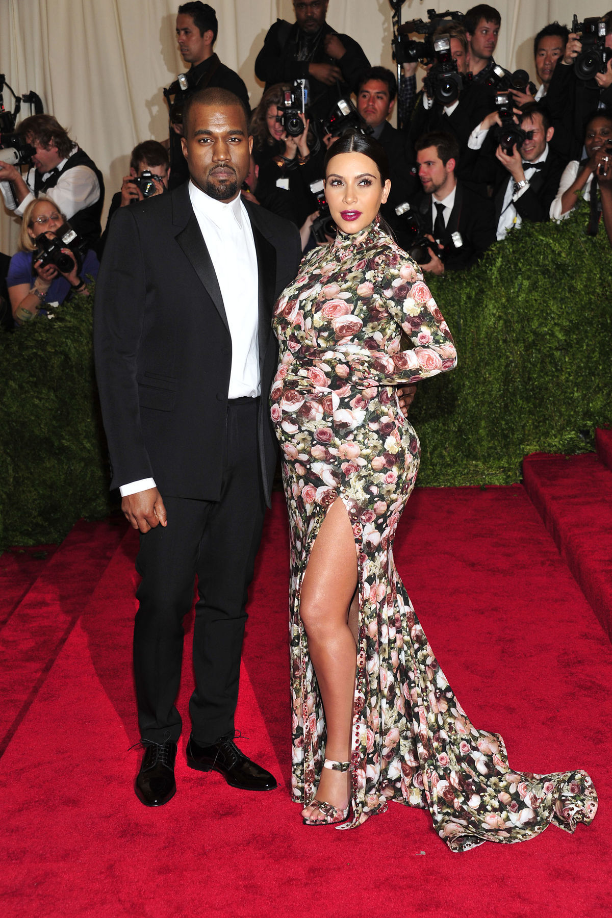 Tehotná Kim Kardashian v kreácii Givenchy a jej...