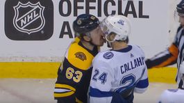 Horšie ako opľutie? Marchand sa opäť postaral o rozruch, súperovi olízal tvár 