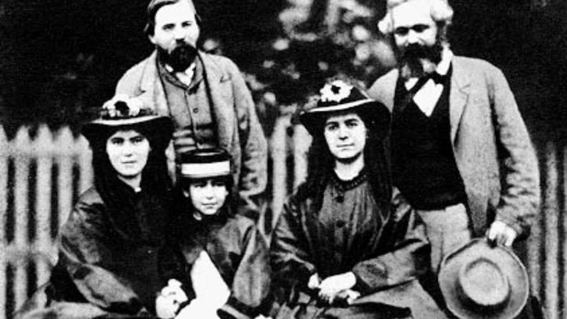 Fridrich Engels s Karolom Marxom (vpravo) a...