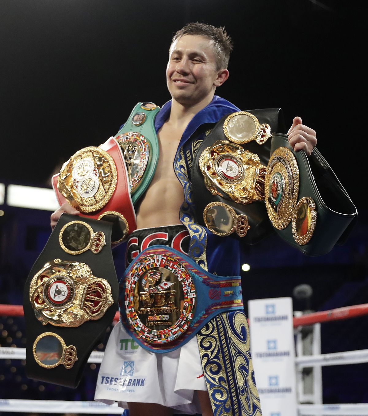 Gennadij Golovkin s majstrovskými opaskami.