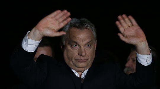 Maďarský expremiér Gyurcsány vyzval Merkelovú, aby urobila poriadok s Orbánom