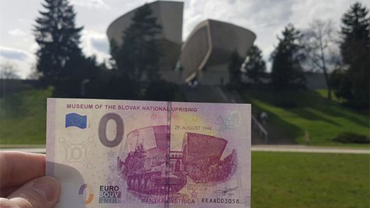 Pamätná eurobankovka pripomenie koniec vojny, vydávať ju bude špeciálny bankomat