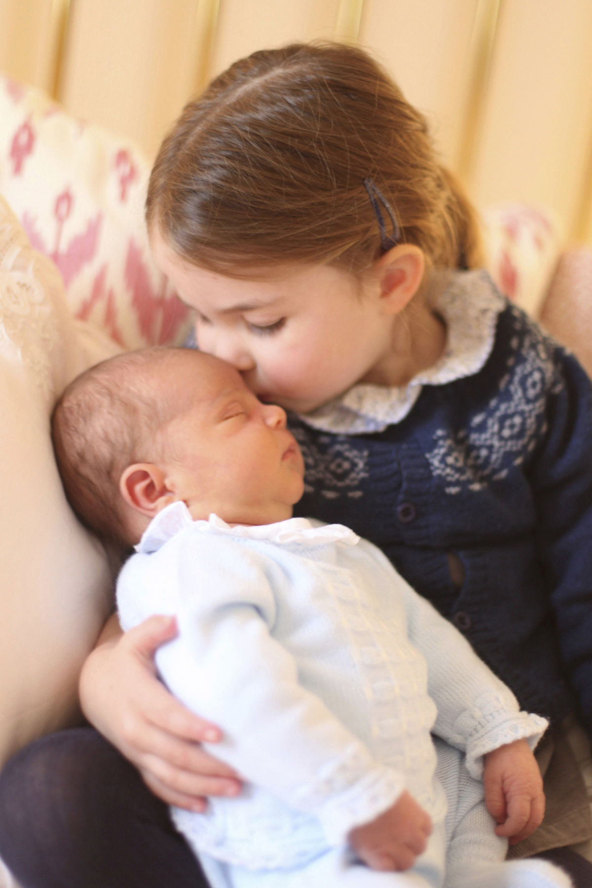 Princezná Charlotte sa túli k svojmu bratovi -...