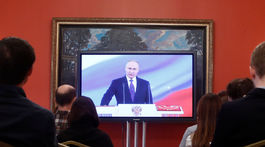 Putin sa stal ruským prezidentom po štvrtýkrát, na post premiéra navrhol Medvedeva