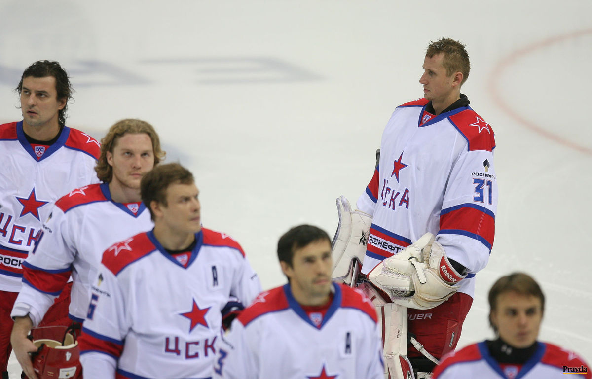 Rastislav Staňa so svojimi spoluhráčmi z CSKA...