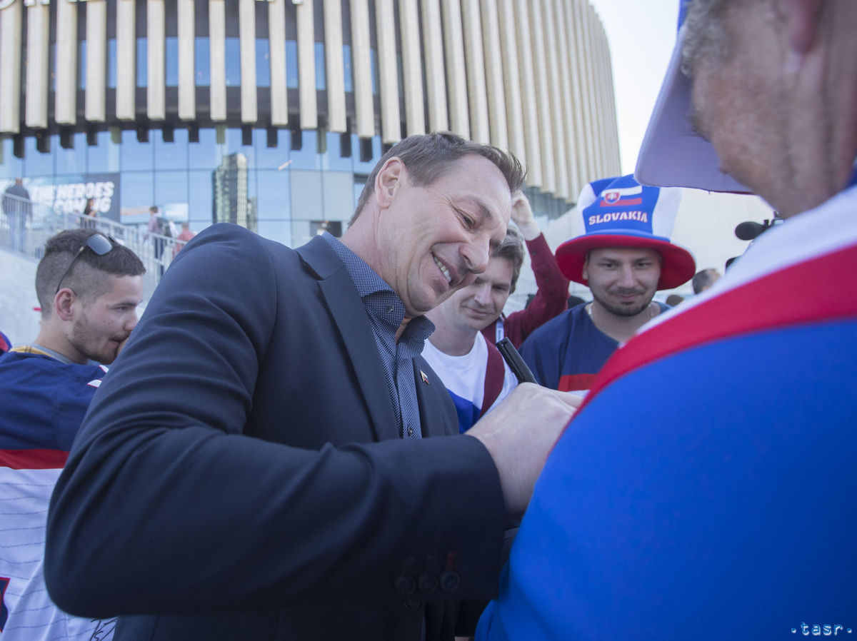 Peter Bondra rozdával v Kodani podpisy.
