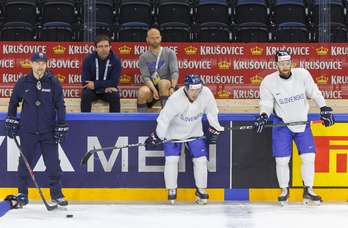 Róbert Bereš na tréningu slovenských hokejistov.