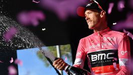 Piata etapa pre Battaglina, v ružovom zostal Dennis