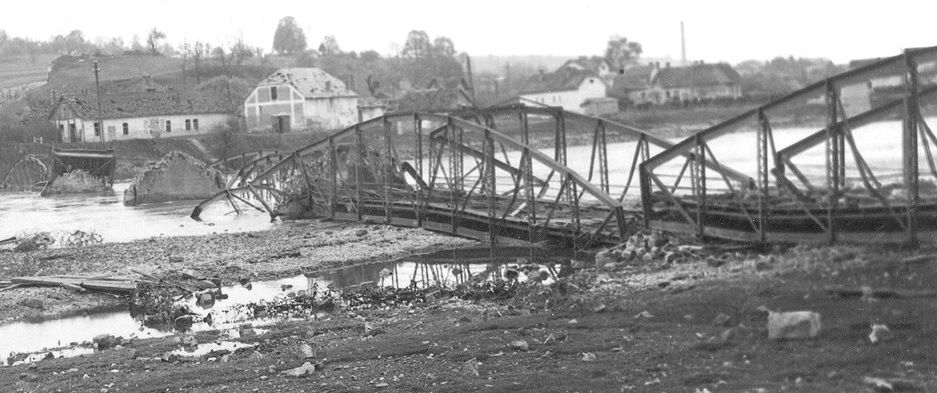 Ustupujúce nemecké jednotky nechávali po sebe...
