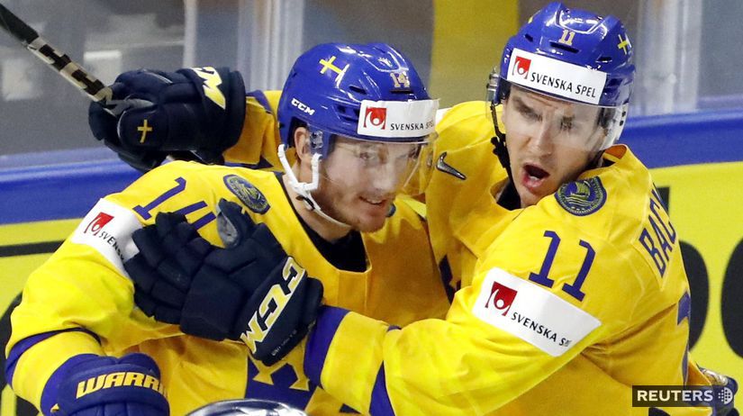 Gustav Nyquist oslavuje gól do siete Slovenska.