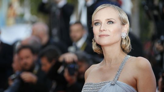 Očarujúca Diane Kruger prichádza na premiéru v...