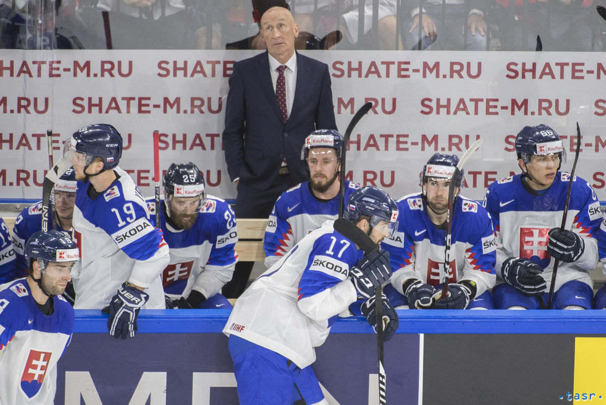 Tréner Craig Ramsay a smutná slovenská striedačka.