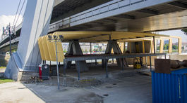 Hlavné mesto žiada zastaviť stavbu pod Mostom SNP 