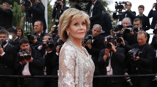 Očarujúca Jane Fonda v kreácii Valentino Haute...
