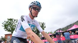 Dobitý Froome sa na Gire trápi. Blíži sa koniec jeho éry?