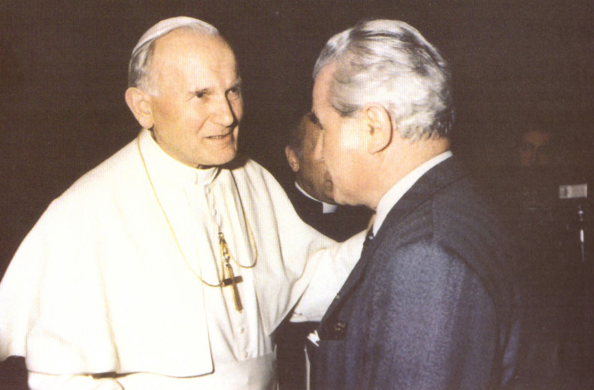 Imrich Kružliak v roku 1994 vo Vatikáne s...