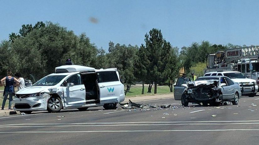 Fotografia z nehody ukazuje, že náraz vozidiel...