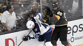 Vegas vedie vo finále konferencie. Tatar hral, ale nebodoval