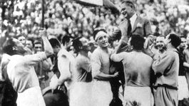 SERIÁL: Bol za tým strach či peniaze? Keď si fašistické chápadlá omotali rozhodcov