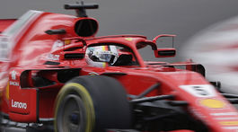 Ferrari zakázali používať zrkadlá na svätožiare. Mali výhodu, tvrdí FIA